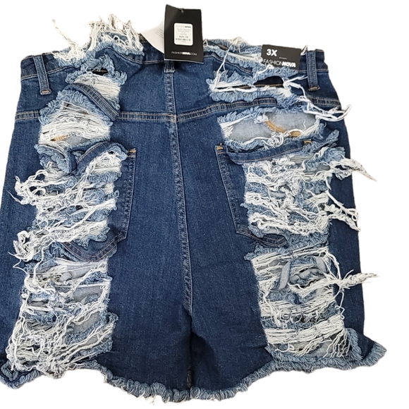 Fashion Nova Women's Distressed Bermuda Shorts Dark Wash 3X - Picture 6 of 10